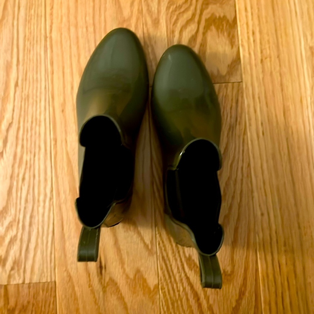 J. Crew Womens Chelsea Rain Boots Round Toe Pull On Waterproof Olive Size ?